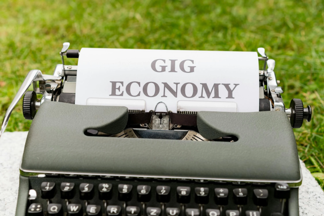 Navigating the Gig Economy: Essential Financial Strategies for Independent Contractors