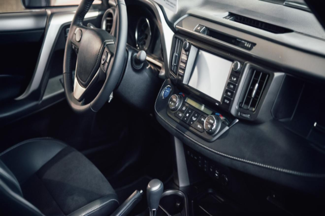 日本人記者、ドン・キホーテの激安カー用品で軽自動車を“ヤンキー仕様”に大胆改造