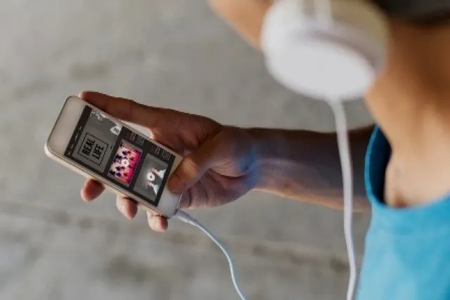 What Drives User Retention in Music Streaming Apps: Personalization, Playlists and AI