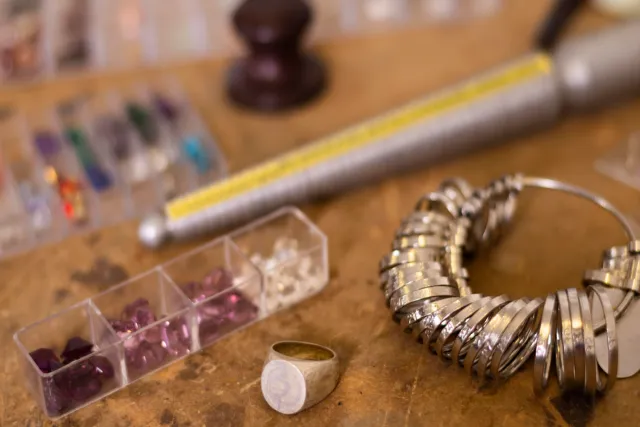 How Precious Metals Are Used Across Jewelry, Electronics, and Industrial Applications How Precious Metals Are Used Across Jewelry, Electronics, and Industrial Applications