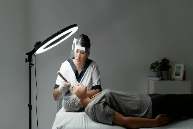 How Advanced LED Therapy Technology Works