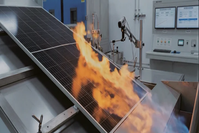 JinkoSolar、日本のPV Expoで新しいFive-Star耐火ソーラーパネルを披露