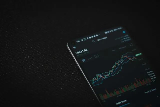 How Fintech Innovation Reshapes Compound Annual Gr