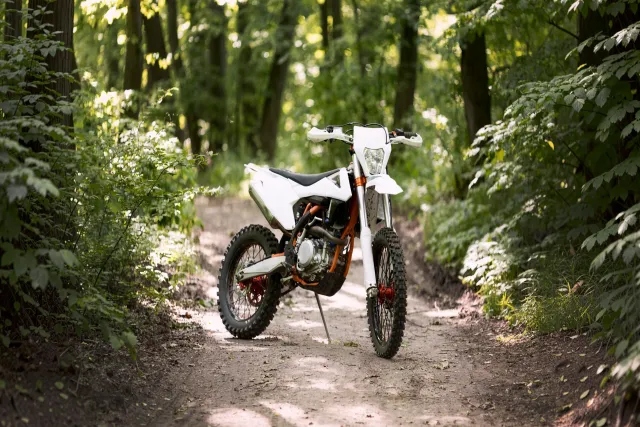 What It's Actually Like Riding an Electric Dirt Bike Off-Road What It's Actually Like Riding an Electric Dirt Bike Off-Road