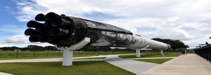 NASA giant moon rocket arrive at the launch pad before taking off